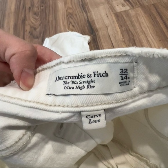 Abercrombie & Fitch Curve Love 90’s Straight Jean White - Picture 4 of 7